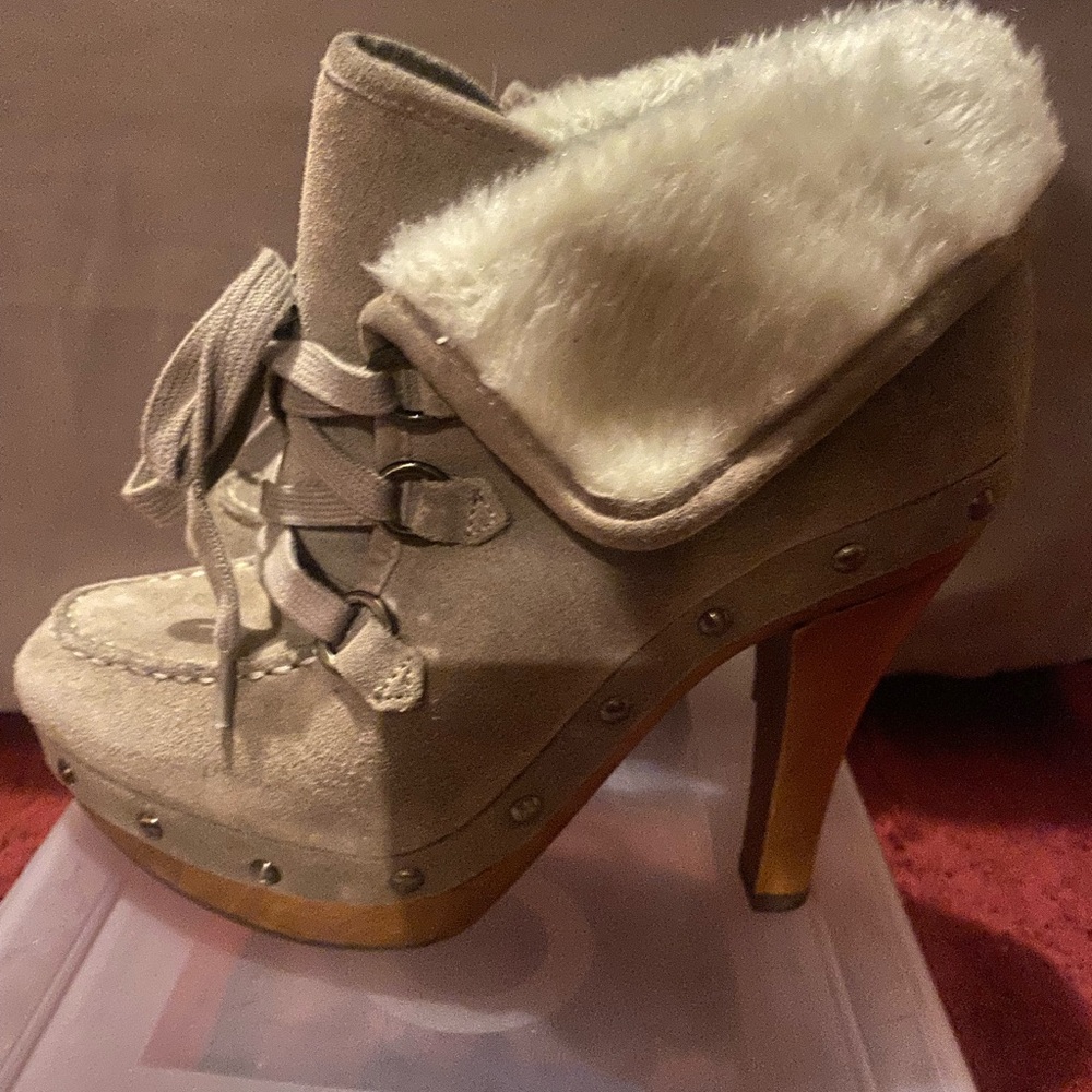 Women’s Guess booties size 7.5